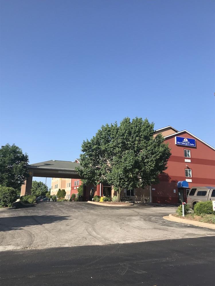 Americas Best Value Inn And Suites Saint Charles Exteriör bild