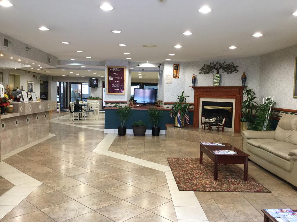 Americas Best Value Inn And Suites Saint Charles Exteriör bild