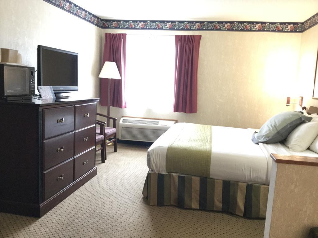 Americas Best Value Inn And Suites Saint Charles Exteriör bild