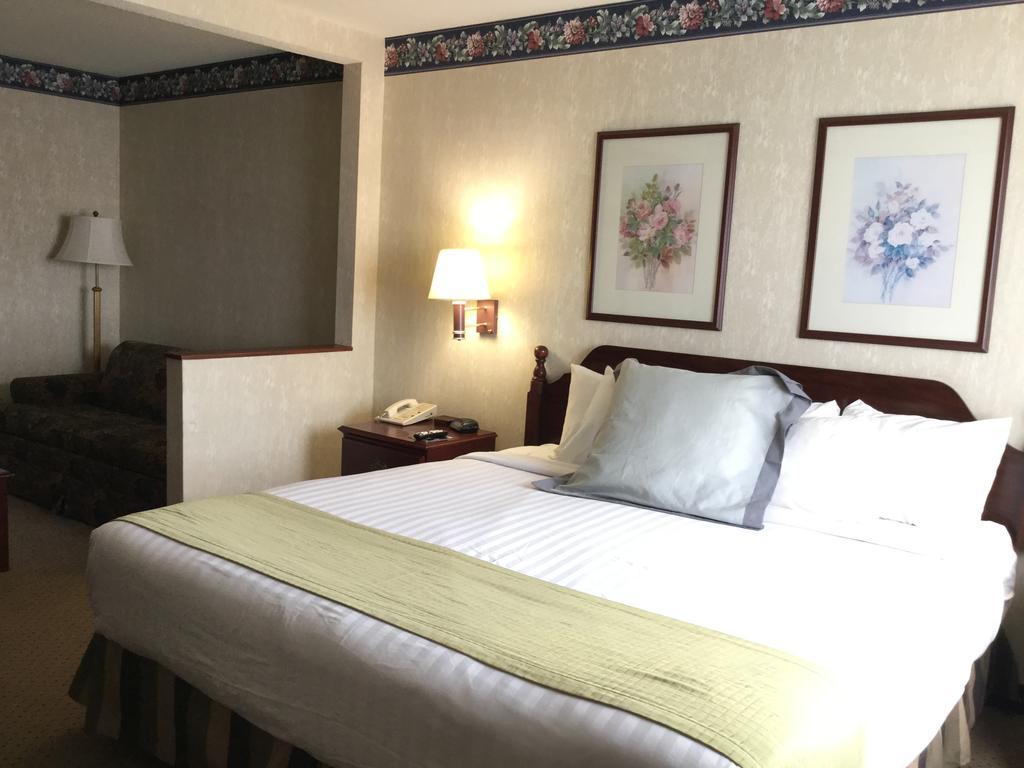 Americas Best Value Inn And Suites Saint Charles Exteriör bild