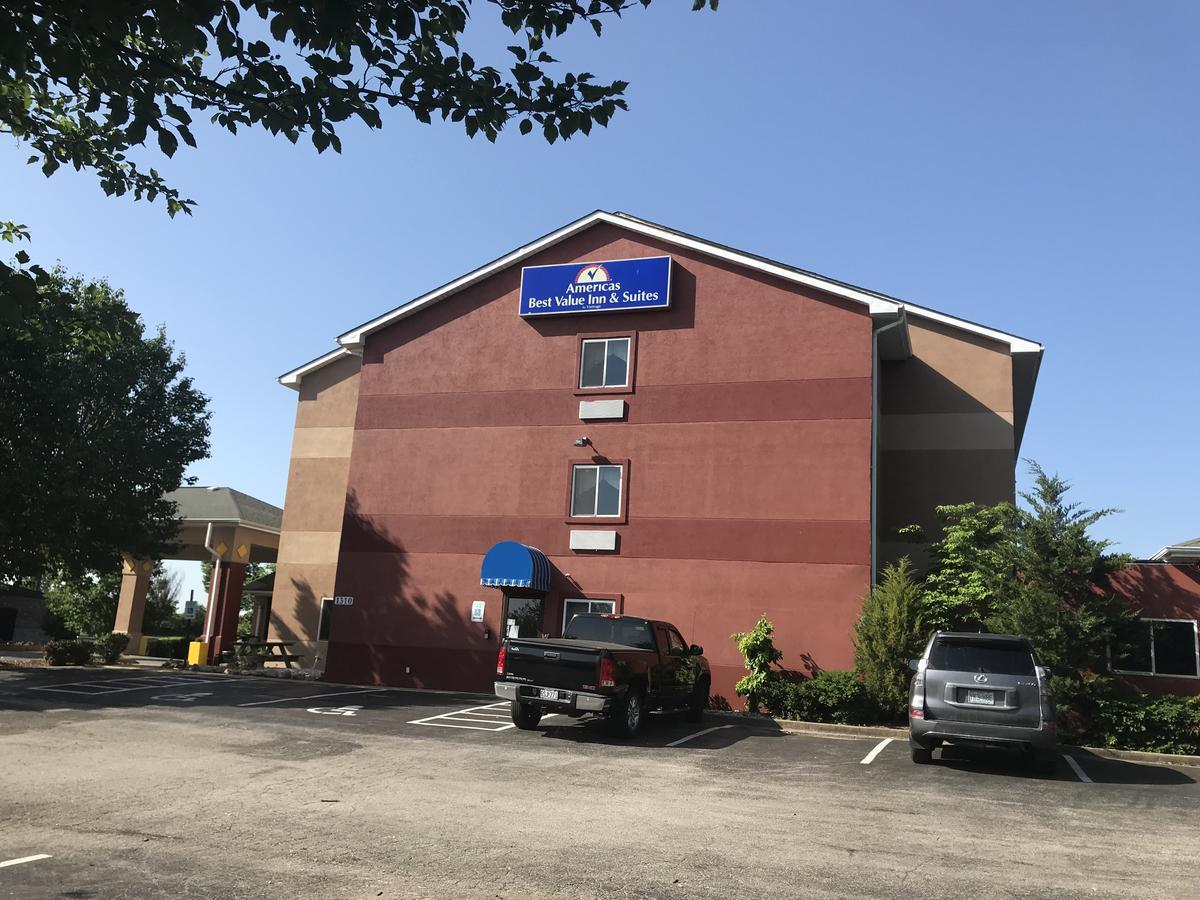 Americas Best Value Inn And Suites Saint Charles Exteriör bild