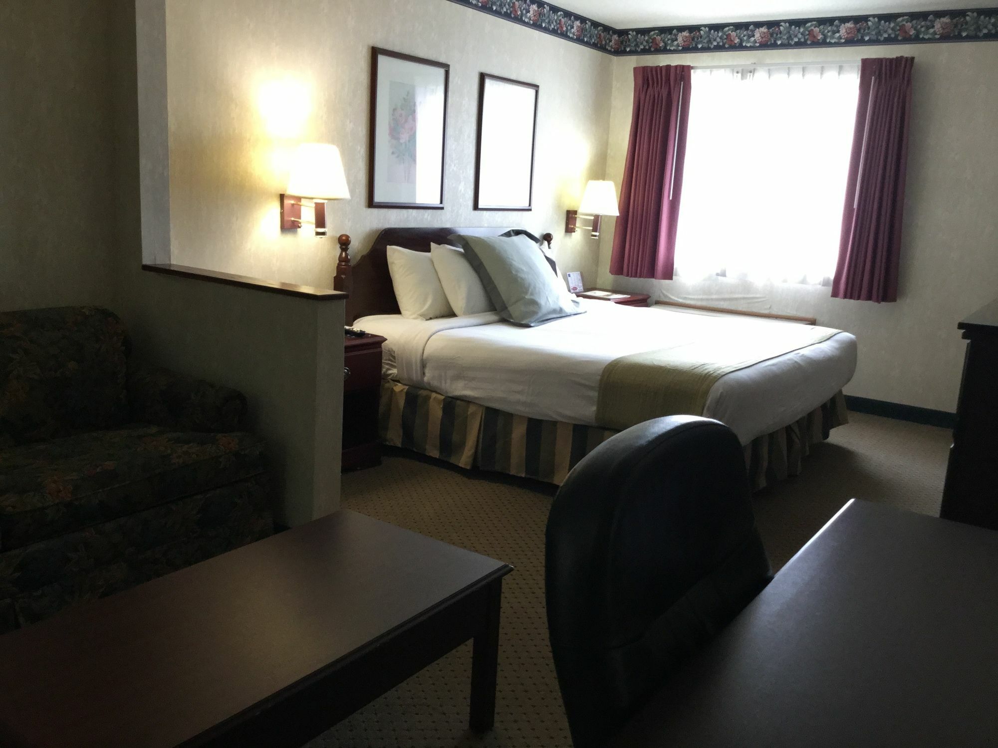 Americas Best Value Inn And Suites Saint Charles Exteriör bild