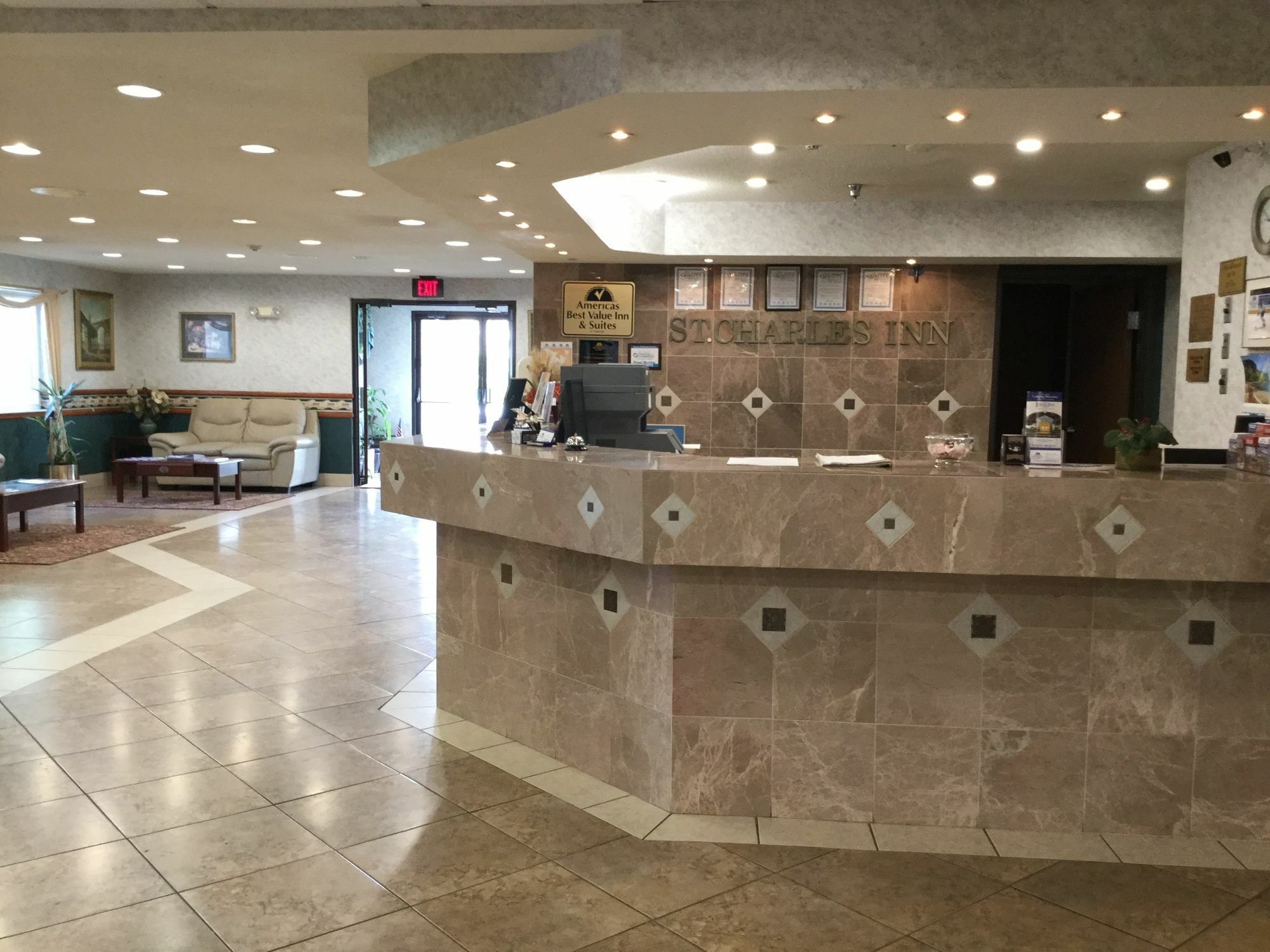 Americas Best Value Inn And Suites Saint Charles Exteriör bild